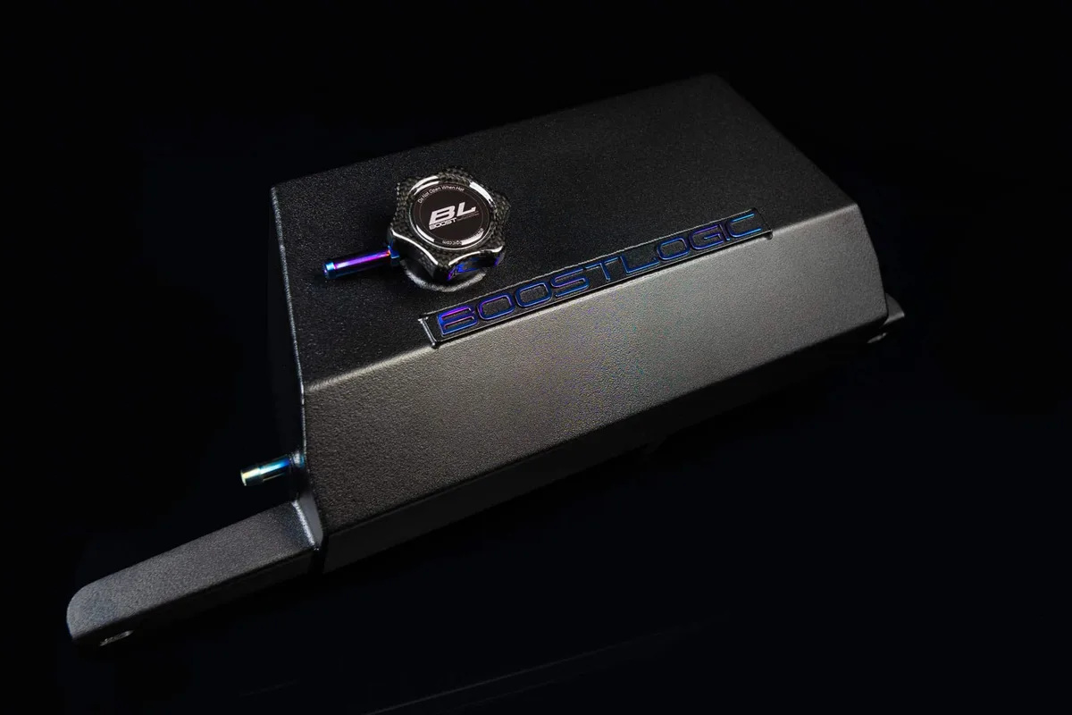 Boost Logic Titanium Coolant Reservoir for R35 GTR (Noir Edition) — foto 1 de 2