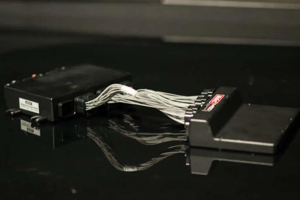 MOTEC Nissan R35 GTR M1 Plug In ECU — foto 1 de 3