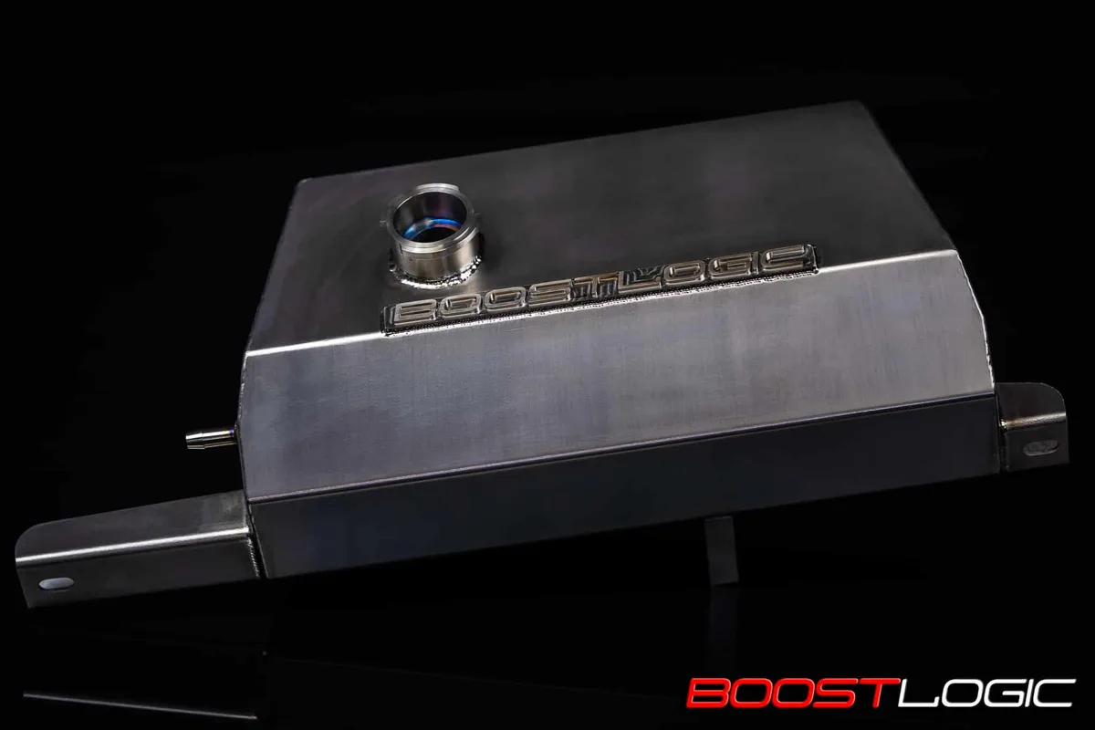 Boost Logic Titanium Coolant Reservoir for R35 GTR — foto 1 de 2